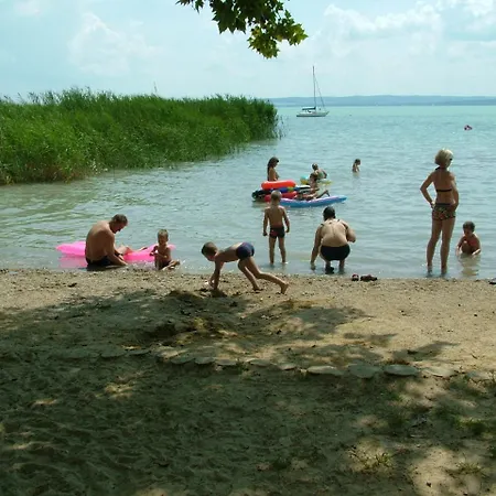 Sportbalaton Calm Little Garden Hideaway شقة *